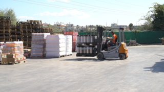Duru Pazarlama hızlı tüketim operasyonunda fıçı ve içecek ürünlerinin açık alanda kesintisiz transferini sağlayan STILL elektrikli forklift.